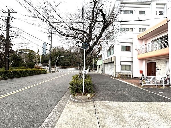 小・中学校まで徒歩圏内のため、お子様の登下校時も安心！子育てにも適した住環境です♪