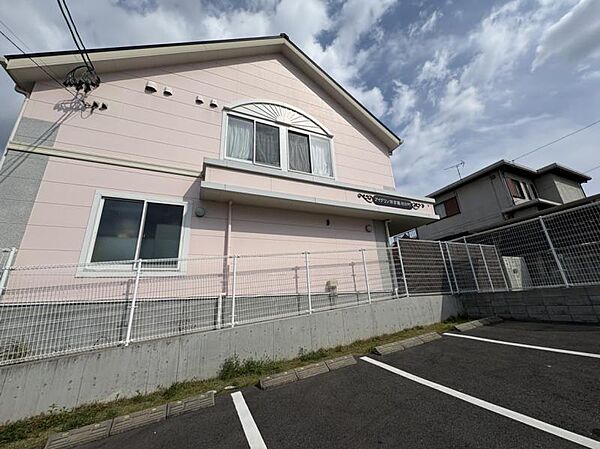 アイグラン保育園初日町まで　488m　徒歩約7分　2021年開園の認可保育園です。産休明けから受入れ可能で、定員は60名。子供たちの自律心を育む保育を実践しています。