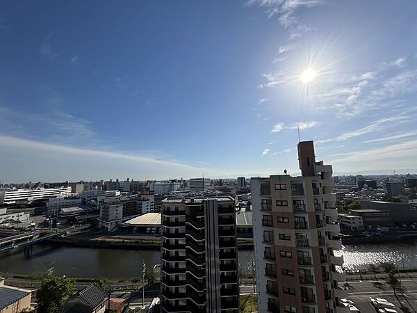 15階建ての12階に位置！高層階のため眺望・日当たり・風通し良好です♪