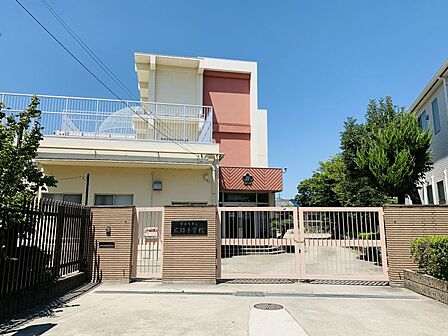 広路小学校まで 550m 徒歩約7分●教育目標「活力ある生活の中で,確実な力と豊かな心をもち、自他を尊重しつつ活動する子の育成」校訓「共に 正しく、強く、美しく」