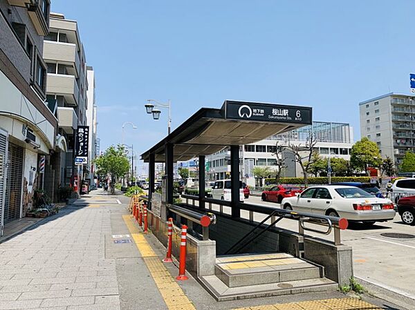 桜山駅まで　1534m　徒歩約20分　地下鉄桜通線が通り名古屋駅まで1本でアクセス可能です。名古屋市立大学病院や昭和郵便局がすぐ近くにあり周辺には飲食店なども多くあります。