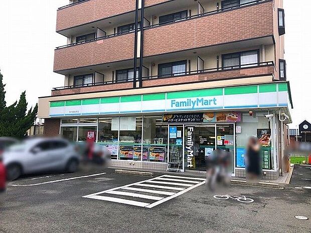 ファミリーマート枚方招提北町店 600m