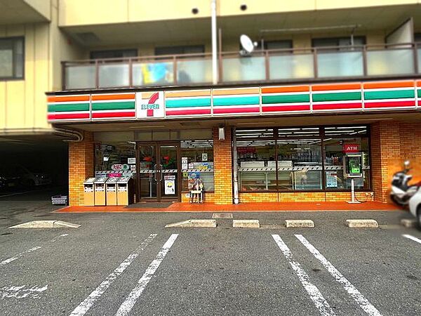 セブンイレブン 枚方東中振2丁目店 950m