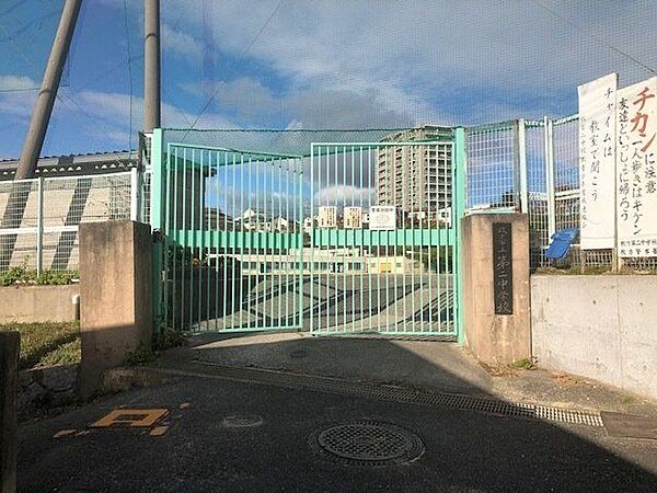 枚方市立第二中学校 900m