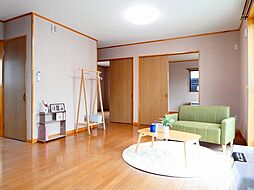 ワン・ストーリー小山 2LDKのリビング/ダイニング