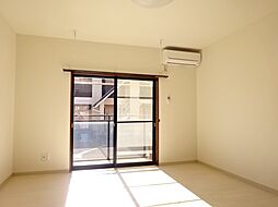 シャン・カマラードA棟 105 1階1Kのリビング/ダイニング