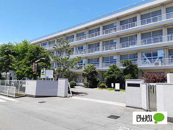 画像18:中学校「富士市立田子浦中学校まで1601m」