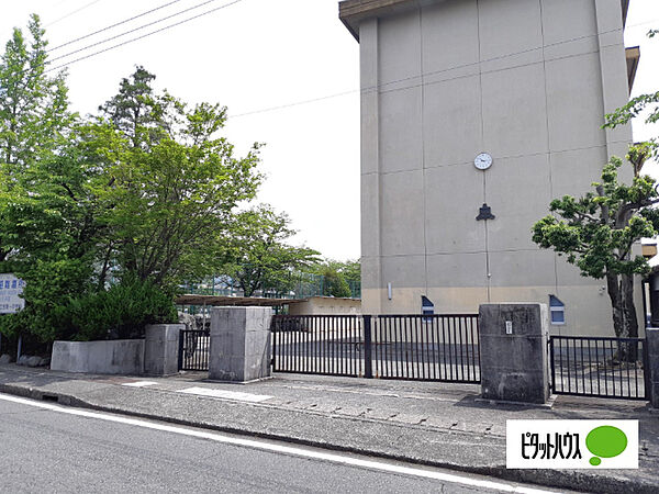画像16:中学校「富士宮市立富士宮第一中学校まで2446m」