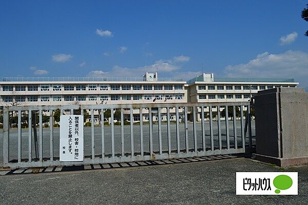 画像24:小学校「富士市立吉原小学校まで595m」