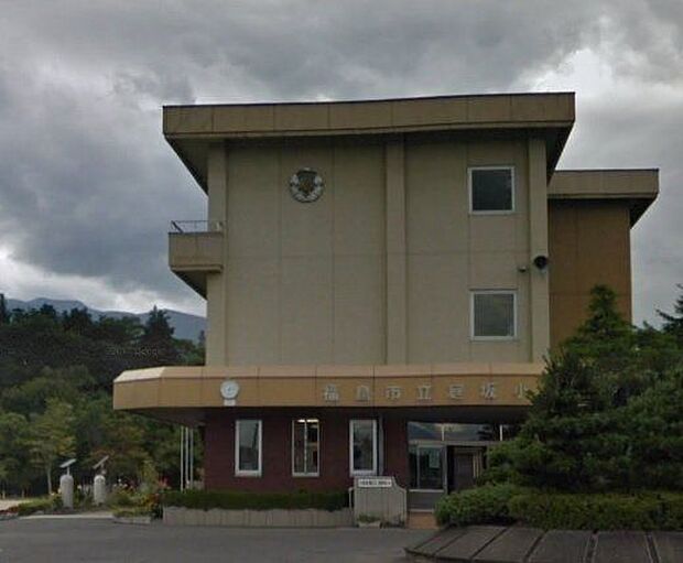 福島市立庭坂小学校 1110m
