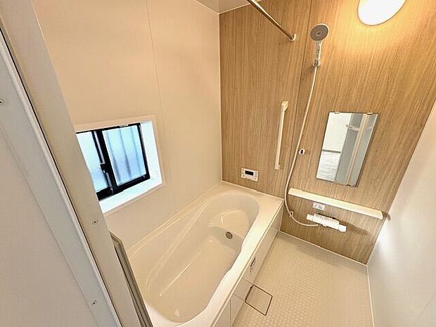 アクセントパネル仕様のユニットバス。