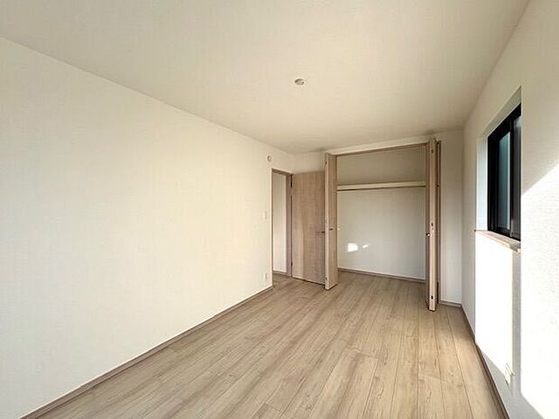 2階東側洋室です。