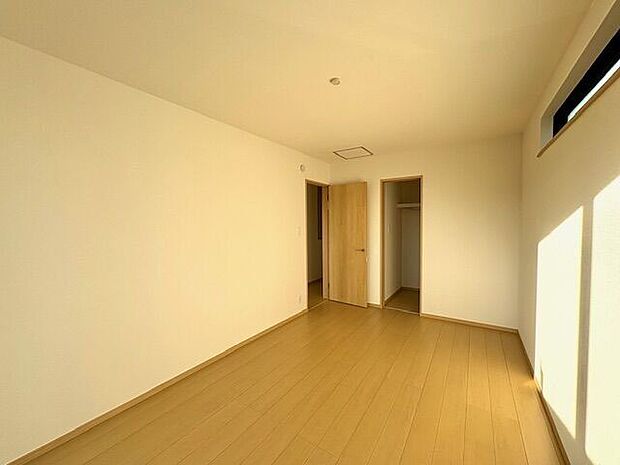 2階東側洋室です。