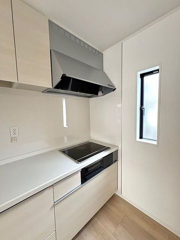 キッチン、同物件別住戸の画像となります。