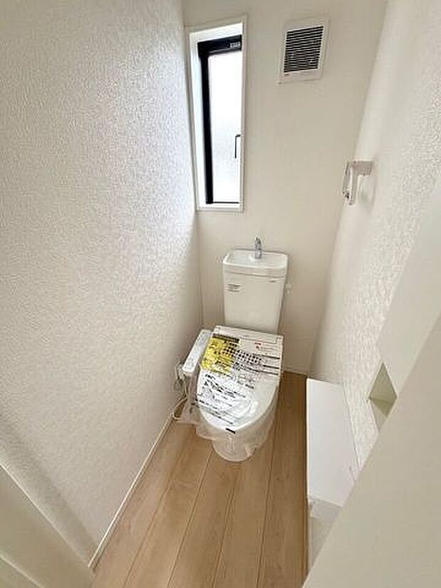 2Fトイレ、同物件別住戸の画像となります。