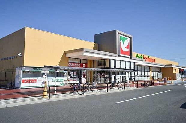 ヨークベニマル鎌田店 820m