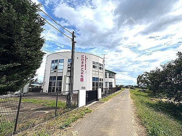 にわさかこども園 580m