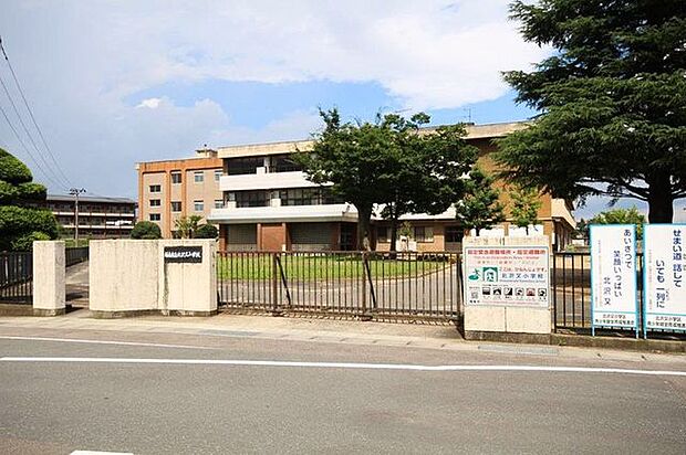 福島市立北沢又小学校 740m