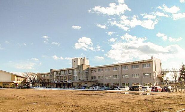 伊達市立伊達小学校 870m