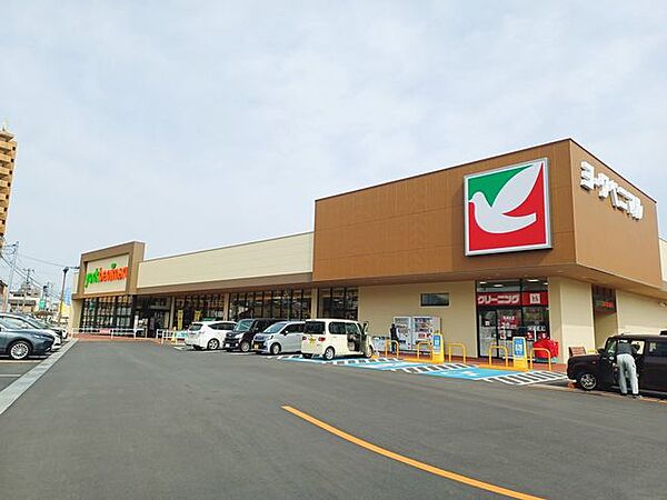 ヨークベニマル浜田店 340m