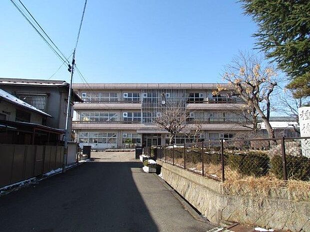 桑折町立醸芳小学校 420m