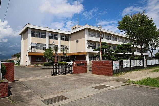 福島市立矢野目小学校 670m