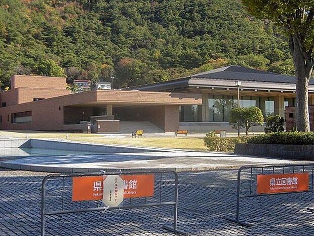 福島県立図書館 980m