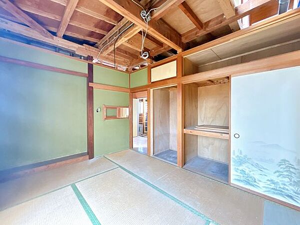 【リフォーム中/4/25撮影/1階和室】畳表替え、クロス張替、障子襖張替、照明交換いたします。