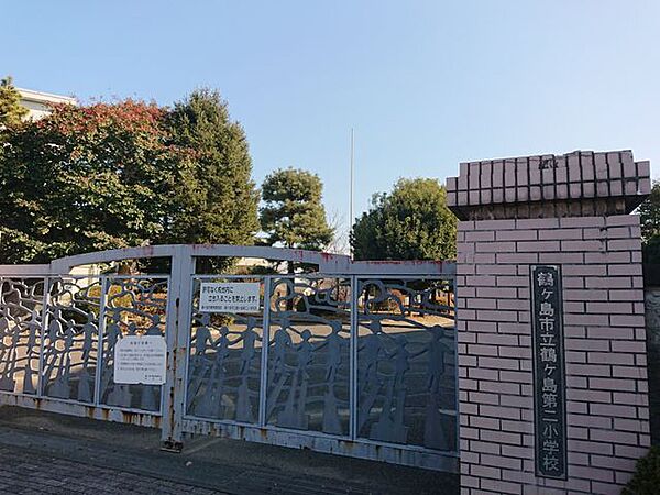 【鶴ヶ島第二小学校　500ｍ　徒歩約6分】