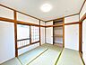 和室：【リフォーム済/2F和室】畳表替え、障子襖張替、クロス張替、照明交換を行いました。