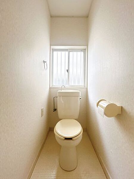 【リフォーム中/1階トイレ】トイレは新品に交換いたします。