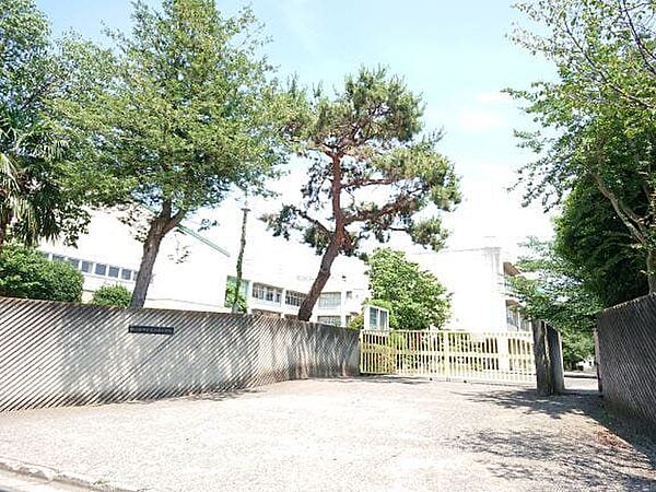 鶴ヶ島市立長久保小学校 長久保小学校まで約1300ｍ（徒歩18分）です。