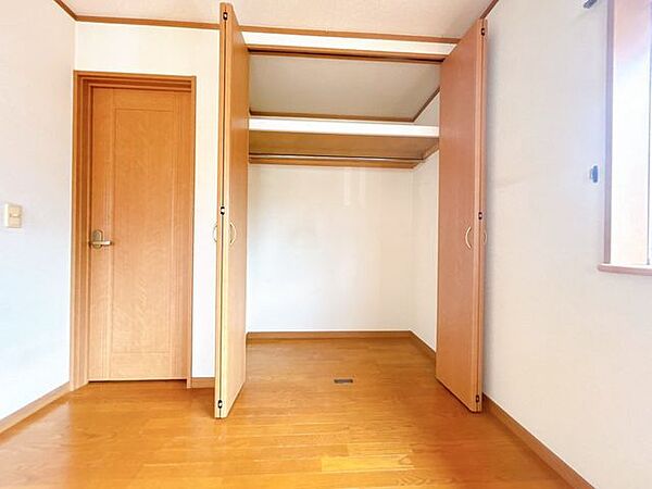 【2階洋室　収納】