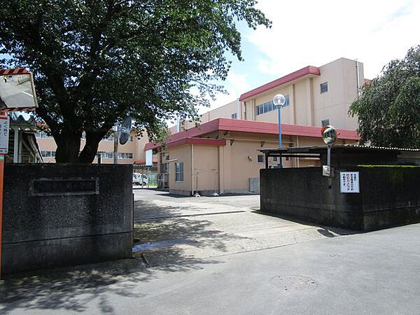 扇小学校　徒歩約8分　（600ｍ）