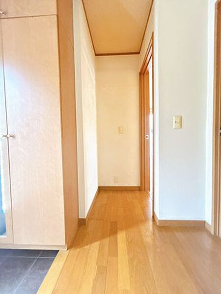 【1階廊下】