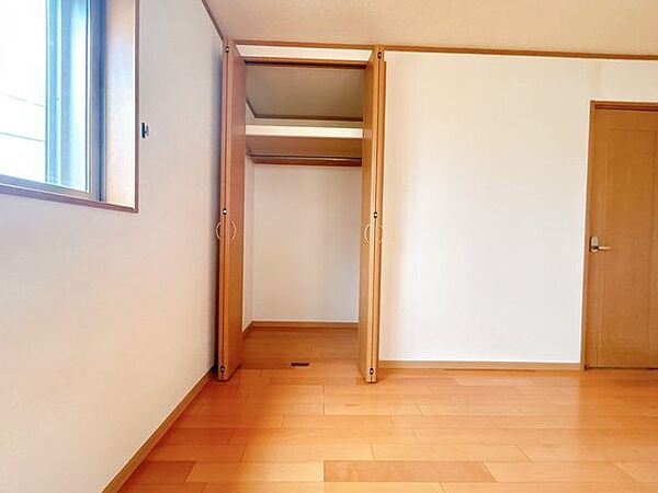 【2階洋室　収納】