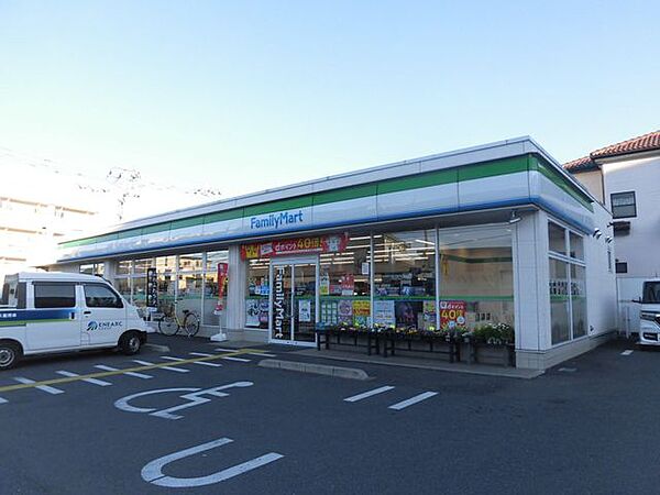 ファミリーマート坂戸花影町店まで徒歩8分（約600ｍ）です。