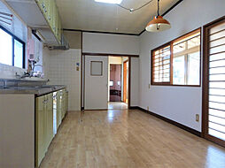 慈恩寺町貸家 5SLDKのリビング/ダイニング