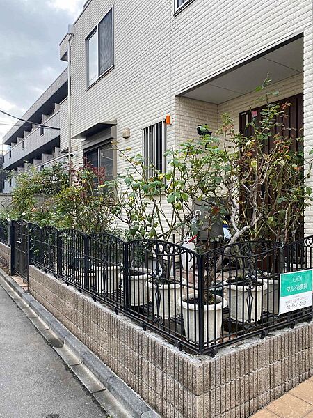 綺麗な植栽で飾られています。