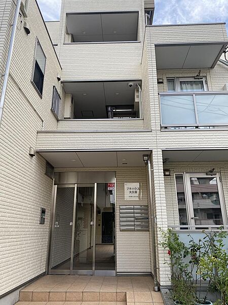 収益賃貸部分エントラス　オートロックです。戸数12戸。