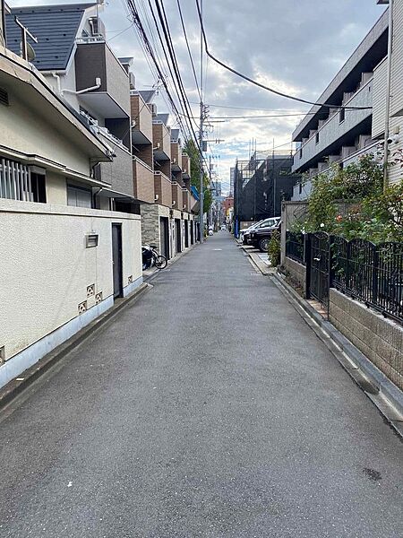 東側公道前面道路