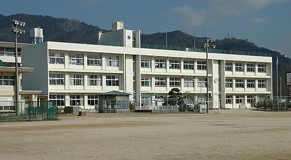 広島市立亀山小学校？902m