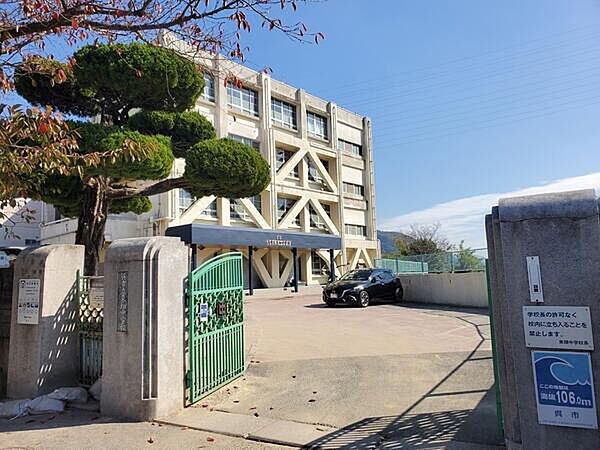 呉市立東畑中学校？956m