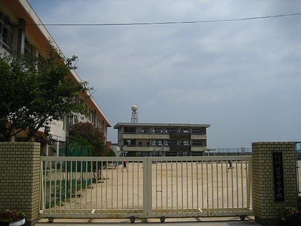 廿日市市立廿日市中学校？84m