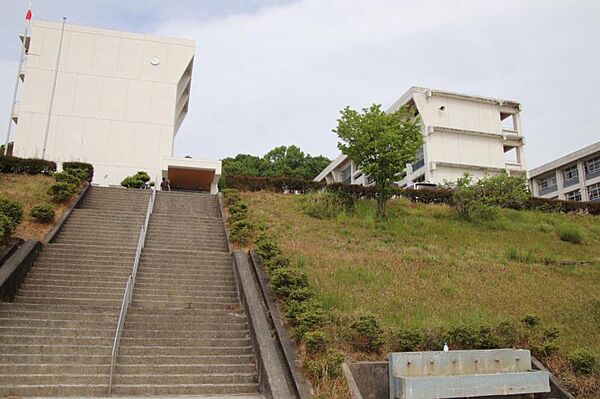 廿日市市立阿品台中学校？681m