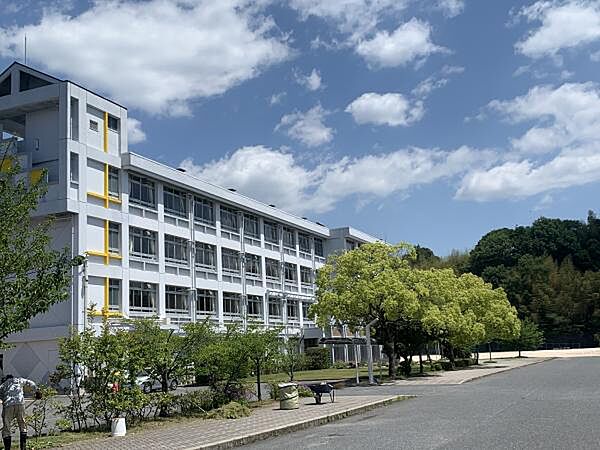廿日市市立野坂中学校590m