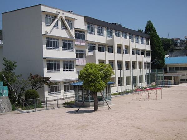 広島市立己斐小学校319m