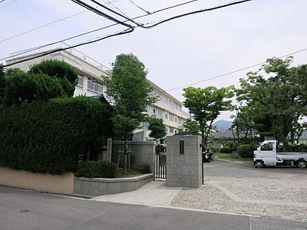 広島市立翠町中学校1318ｍ