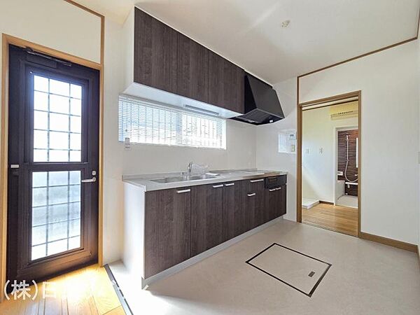 シンプルで使いやすい設計のキッチン。毎日の料理が快適に。