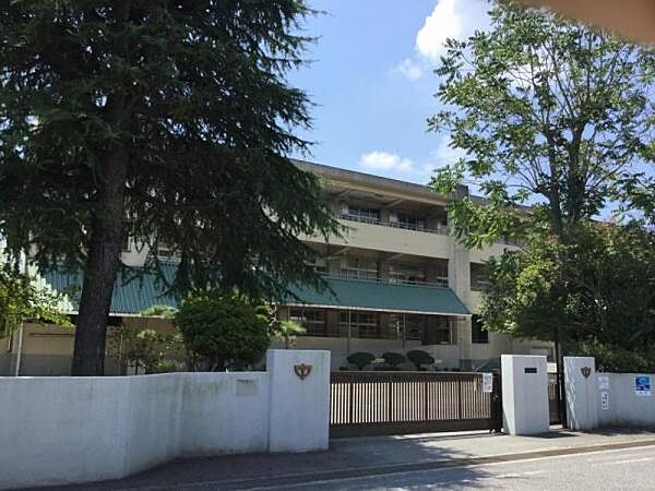 呉市立阿賀中学校255ｍ